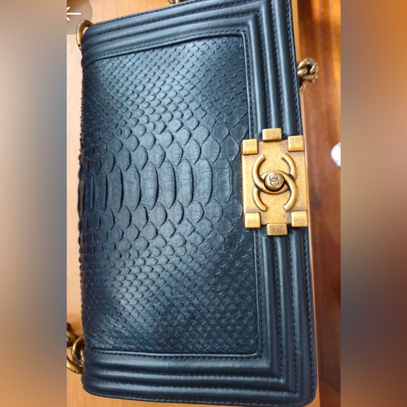 RARE CHANEL BOY (medium) -Python - Picture 3 of 14